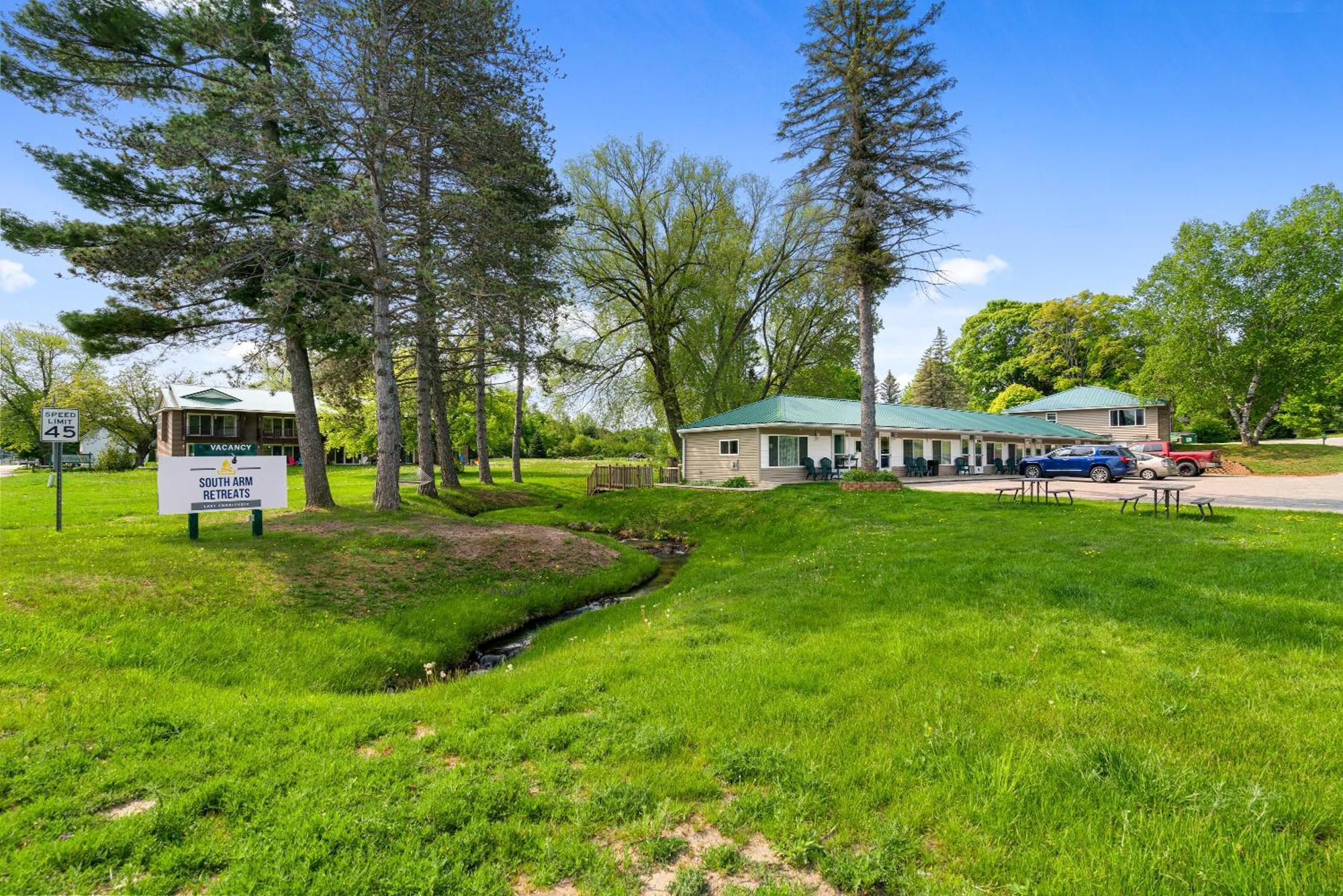 South Arm Retreats Motel East Jordan ภายนอก รูปภาพ